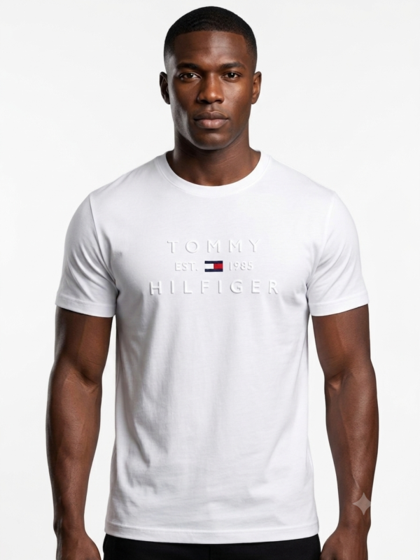 TOMMY HILFIGER T-SHIRT